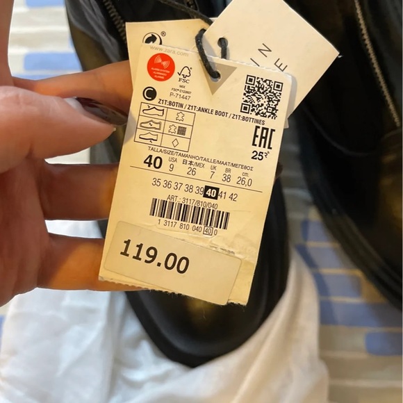 Zara zippered leather ankle boots - Picture 2 of 10